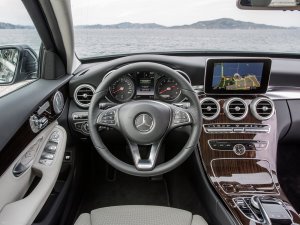 Mercedes-Benz-C350e-2017-1600-28